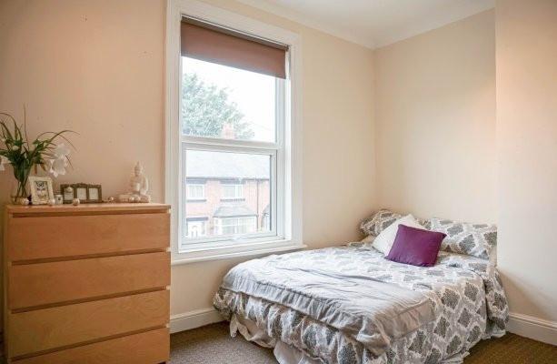 Bright, neatly presented double bedroom with a ...