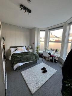 8 bedroom house to rent, Brudenell Road, Leeds LS6