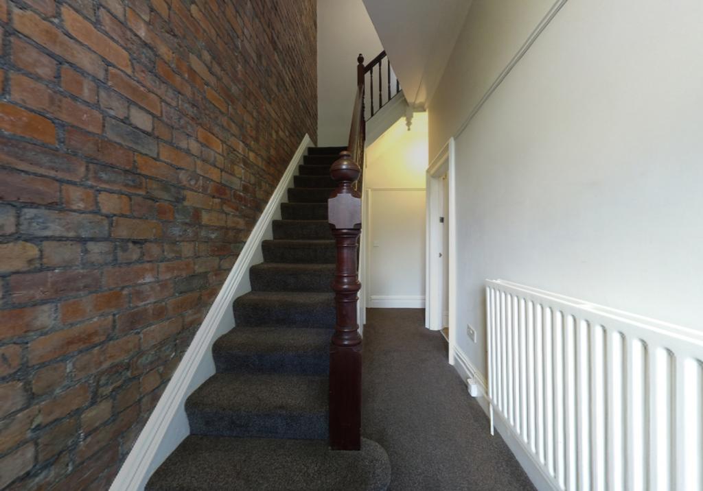 Bright, well-maintained entrance hallway with c...