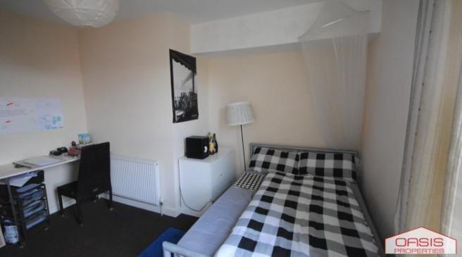 Bright, neatly presented bedroom with a pattern...