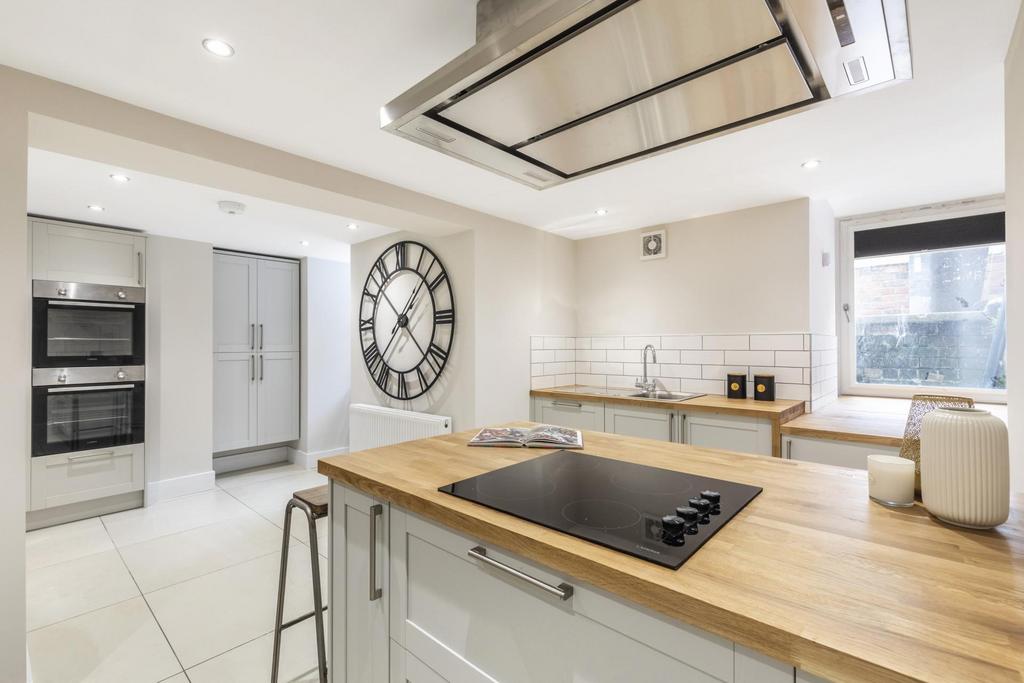 Bright, modern kitchen with an island breakfast...