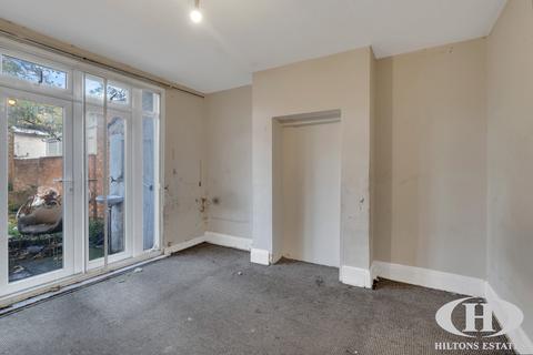 3 bedroom semi-detached house for sale, Clevedon Gardens, Hounslow