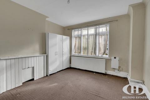 3 bedroom semi-detached house for sale, Clevedon Gardens, Hounslow