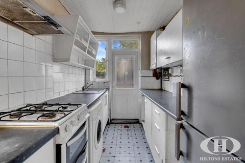 3 bedroom semi-detached house for sale, Clevedon Gardens, Hounslow