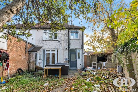 3 bedroom semi-detached house for sale, Clevedon Gardens, Hounslow