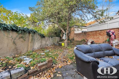 3 bedroom semi-detached house for sale, Clevedon Gardens, Hounslow