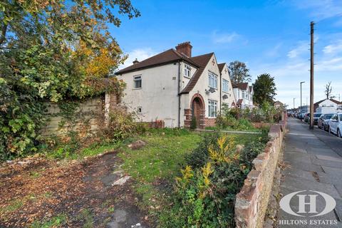 3 bedroom semi-detached house for sale, Clevedon Gardens, Hounslow