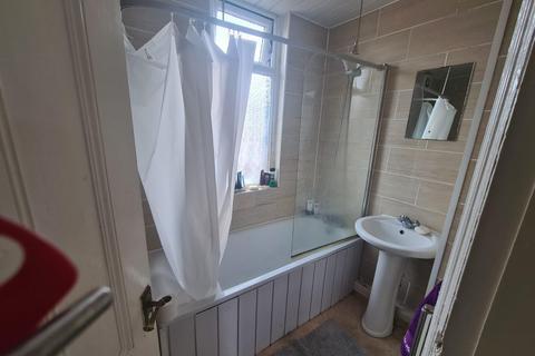 4 bedroom house to rent, Walmsley Road, Leeds LS6