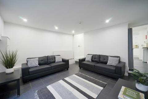 6 bedroom house to rent, Burchett Place, Leeds LS6
