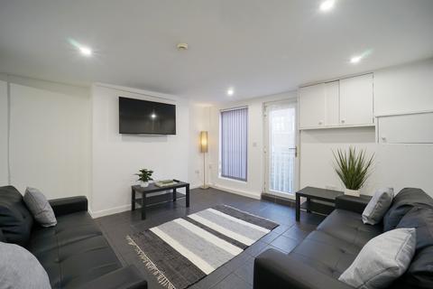 6 bedroom house to rent, Burchett Place, Leeds LS6