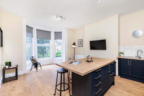 4 bedroom flat to rent, Kelso Road, Leeds LS2