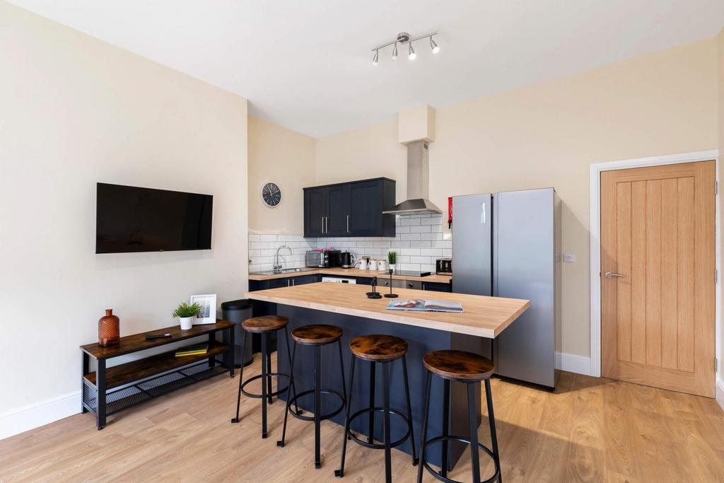 Modern open-plan kitchen with a central island ...