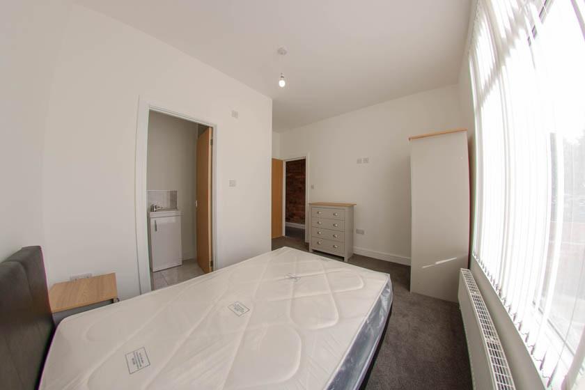 Bright, simply furnished double bedroom with la...