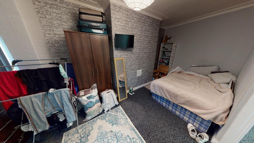 Cozy furnished double bedroom with a comfortabl...