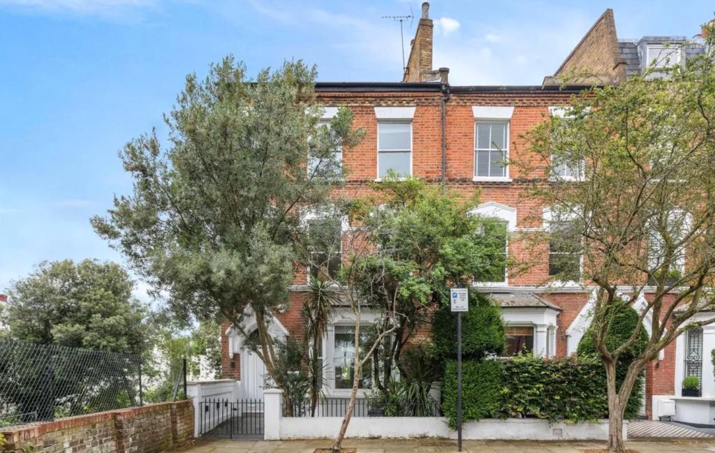 Hamilton-gardens-st-johns-wood-nw8-2