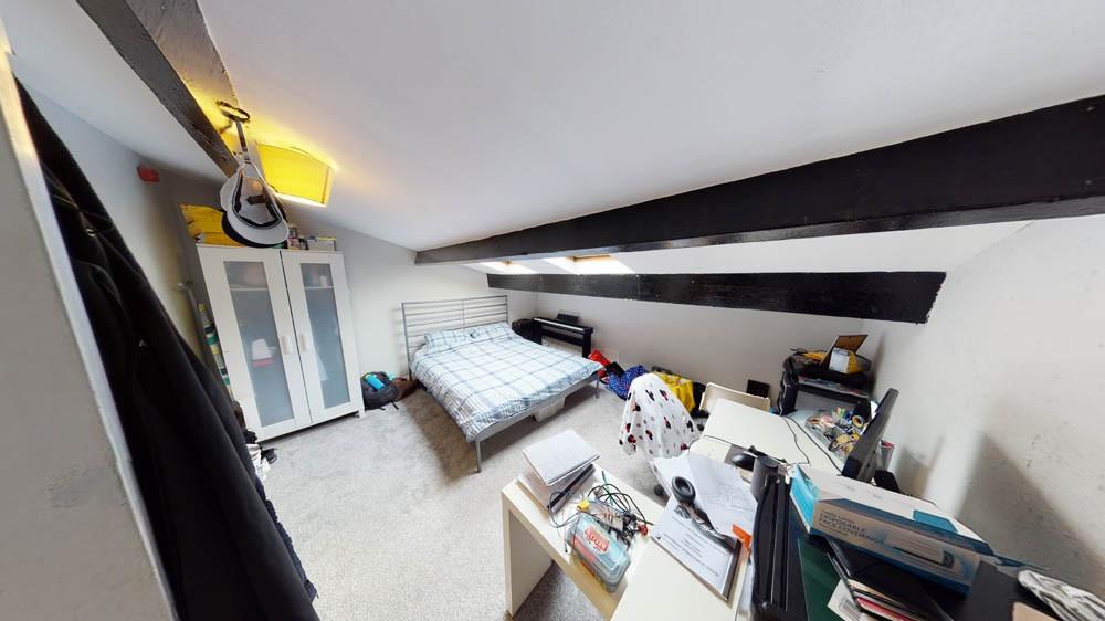 Bright, well-kept double bedroom with a double ...