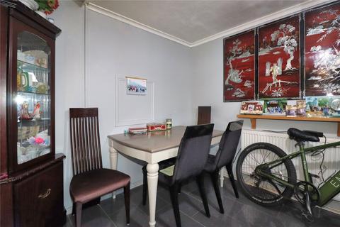 undefined, Sythwood, Surrey GU21