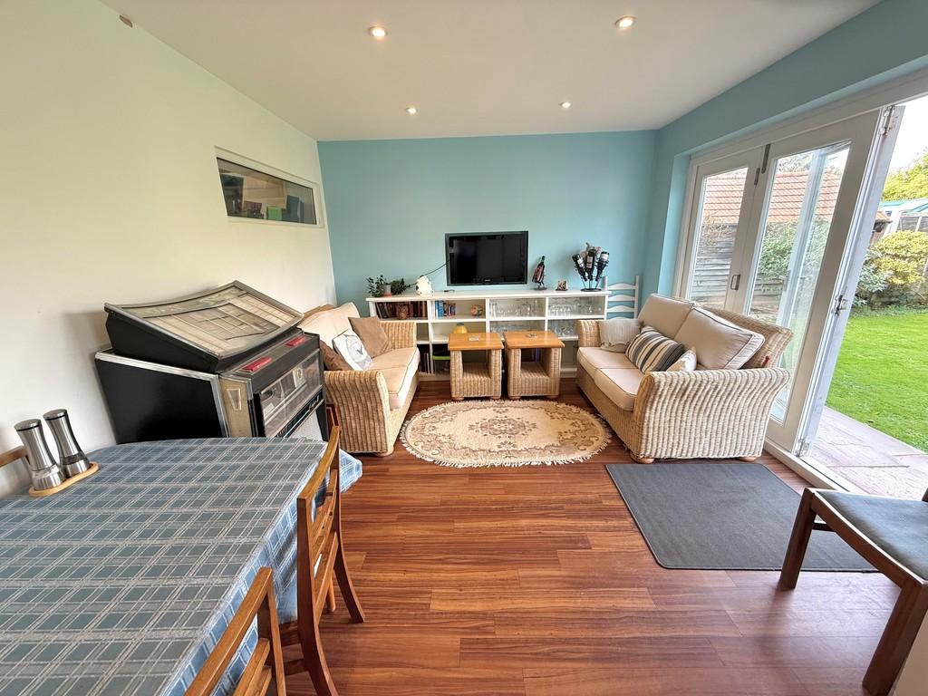12 Knightscroft Avenue Dining Room
