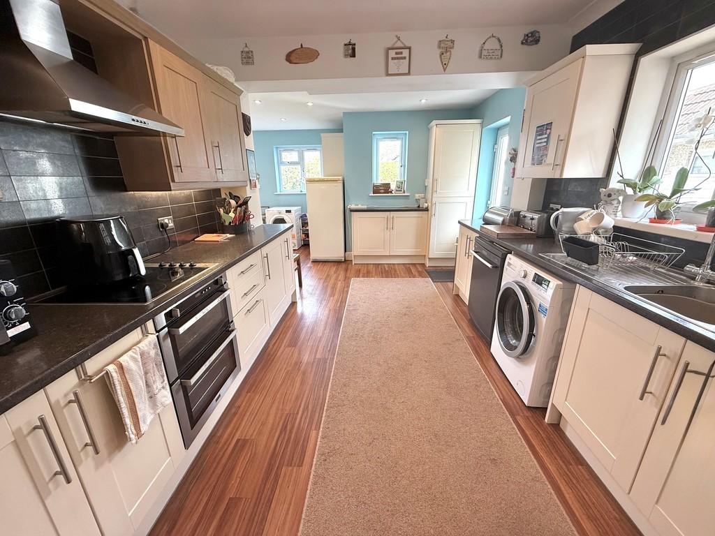 12 Knightscroft Avenue Kitchen 2