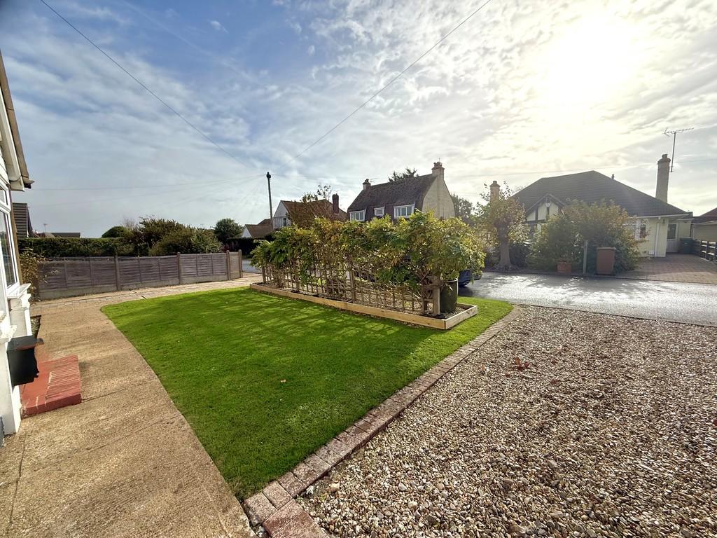 12 Knightscroft Avenue Drive