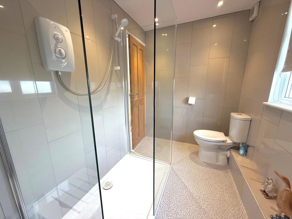 12 Knightscroft Avenue Shower WC