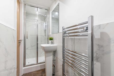 6 bedroom house to rent, School View, Leeds LS6