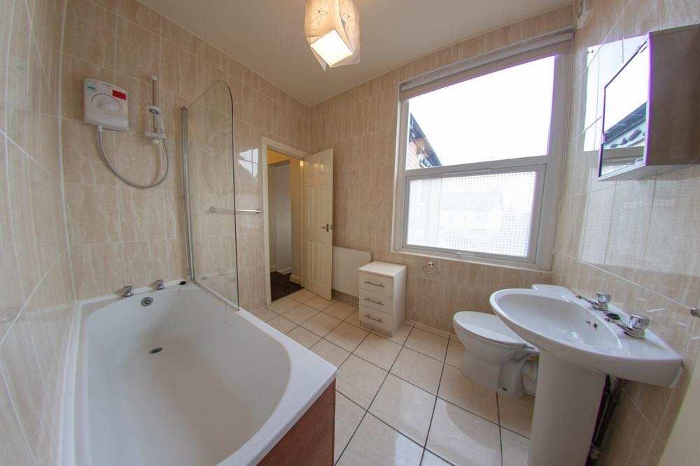 Bright, well-maintained bathroom featuring a fu...