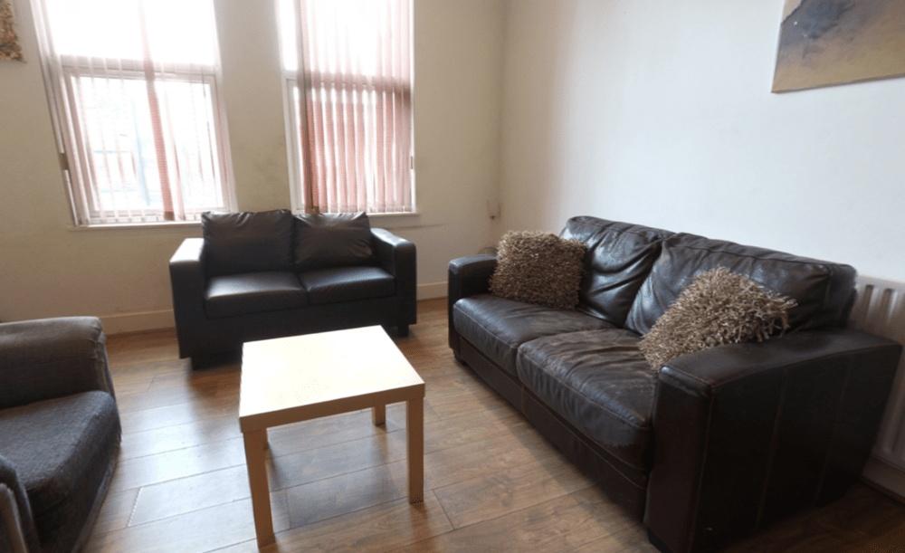Bright, well-kept living room with comfortable ...