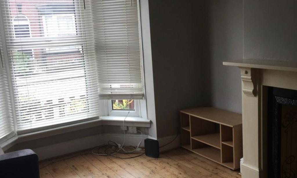 Bright front-facing living room with a bay wind...