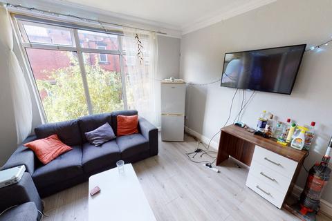 6 bedroom house to rent, Manor 54 Drive, Leeds LS6