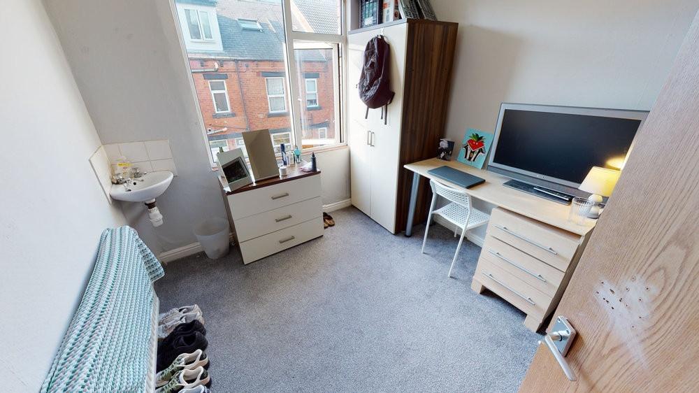 Bright, neatly presented bedroom with a desk, s...