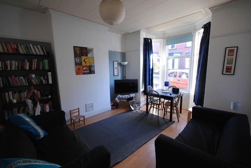 Bright, well-presented living room with a bay w...