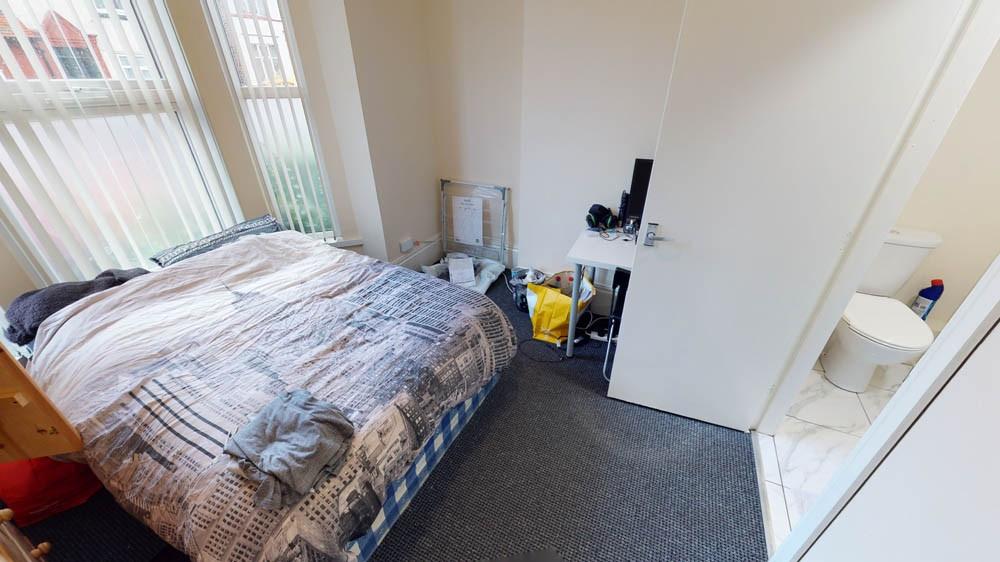 Bright double bedroom with large window and ver...