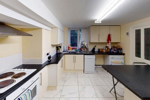 5 bedroom house to rent, Walmsley Road, Leeds LS6