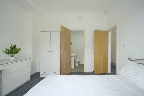 6 bedroom house to rent, Delph Mount, Leeds LS6