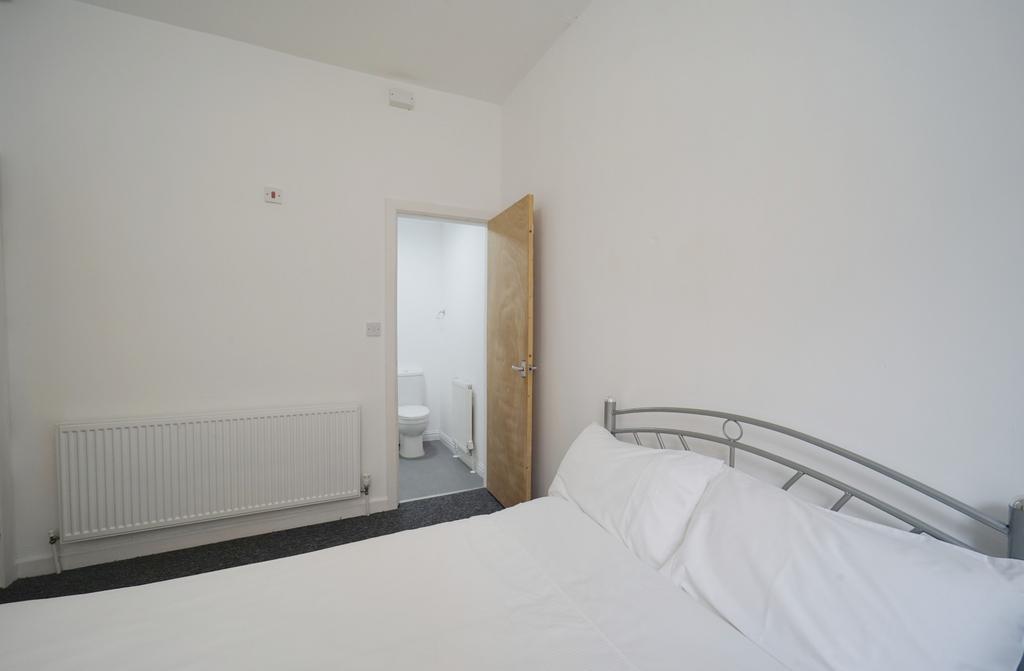 Bright, simply furnished double bedroom with a ...