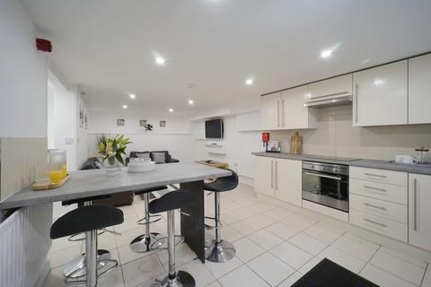 6 bedroom house to rent, Delph Mount, Leeds LS6