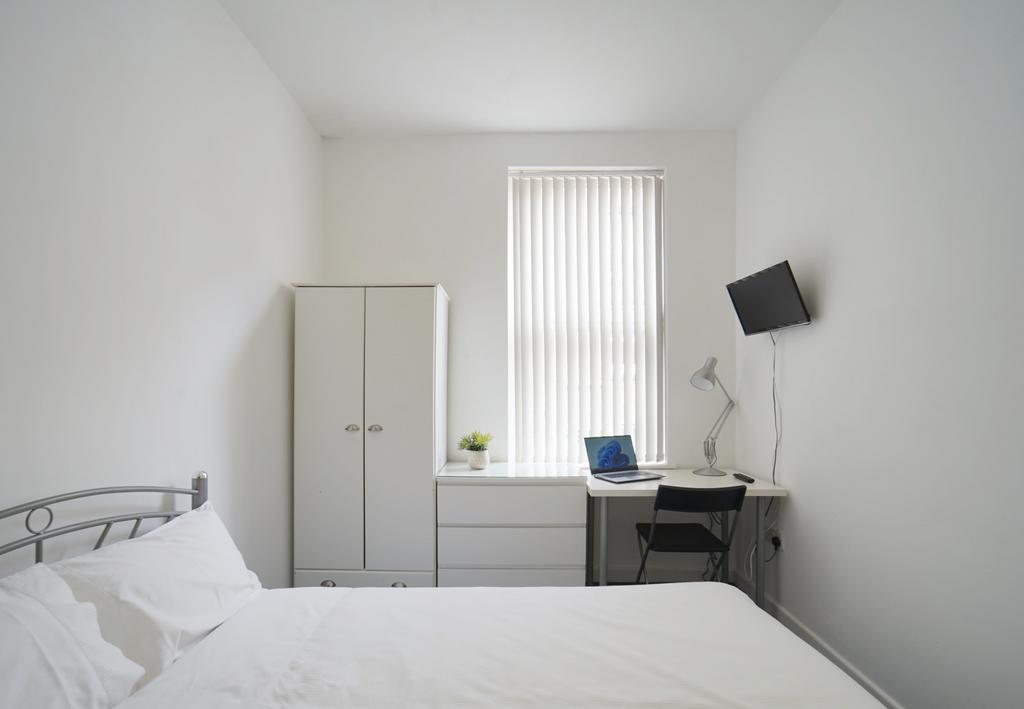 Bright, tidy bedroom with a double bed, built-i...