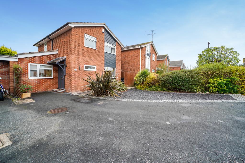 16 Iver Close Front 1 3