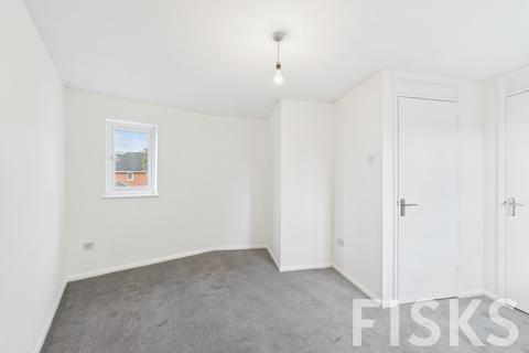 14 Camelot Gardens, Basildon, SS13 1AN