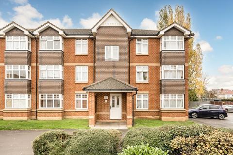 Chamberlain Gardens, Hounslow TW3