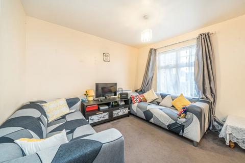undefined, Chamberlain Gardens, Hounslow TW3