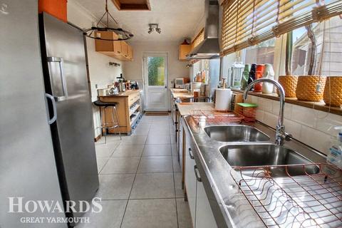 3 bedroom semi-detached bungalow for sale, Meadow Close, Hemsby