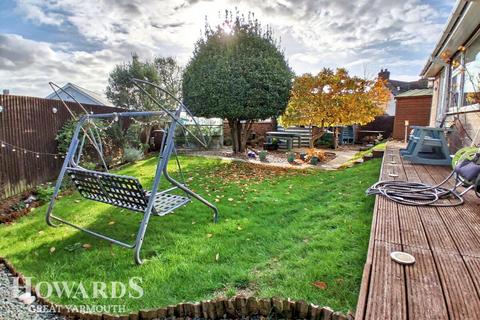 3 bedroom semi-detached bungalow for sale, Meadow Close, Hemsby