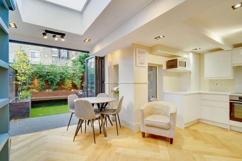 2 bedroom flat for sale, Broughton Road, London, SW6