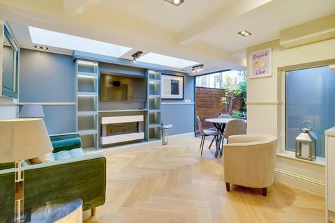 2 bedroom flat for sale, Broughton Road, London, SW6