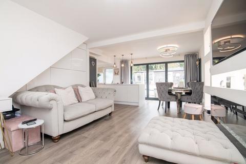 2 bedroom semi-detached house for sale, Belmont Close, TIPTON, DY4 9PL