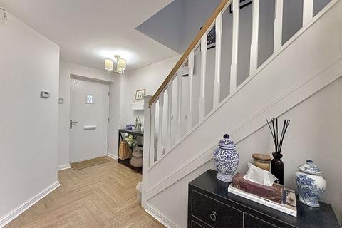 3 bedroom semi-detached house for sale, Shearing Close, Dudley, DY1 3RQ