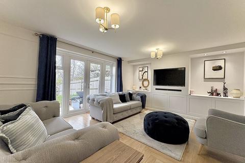 3 bedroom semi-detached house for sale, Shearing Close, Dudley, DY1 3RQ
