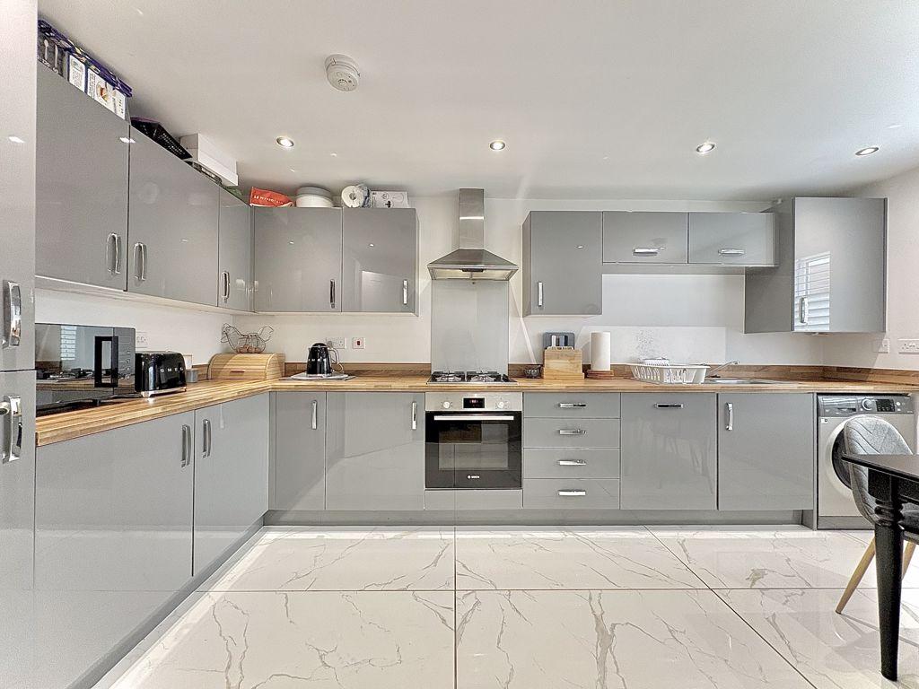 Dining kitchen